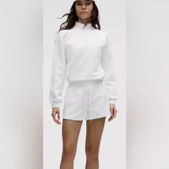 Lululemon Textured Classic-fit High-Rise shorts - Picture 1 of 6